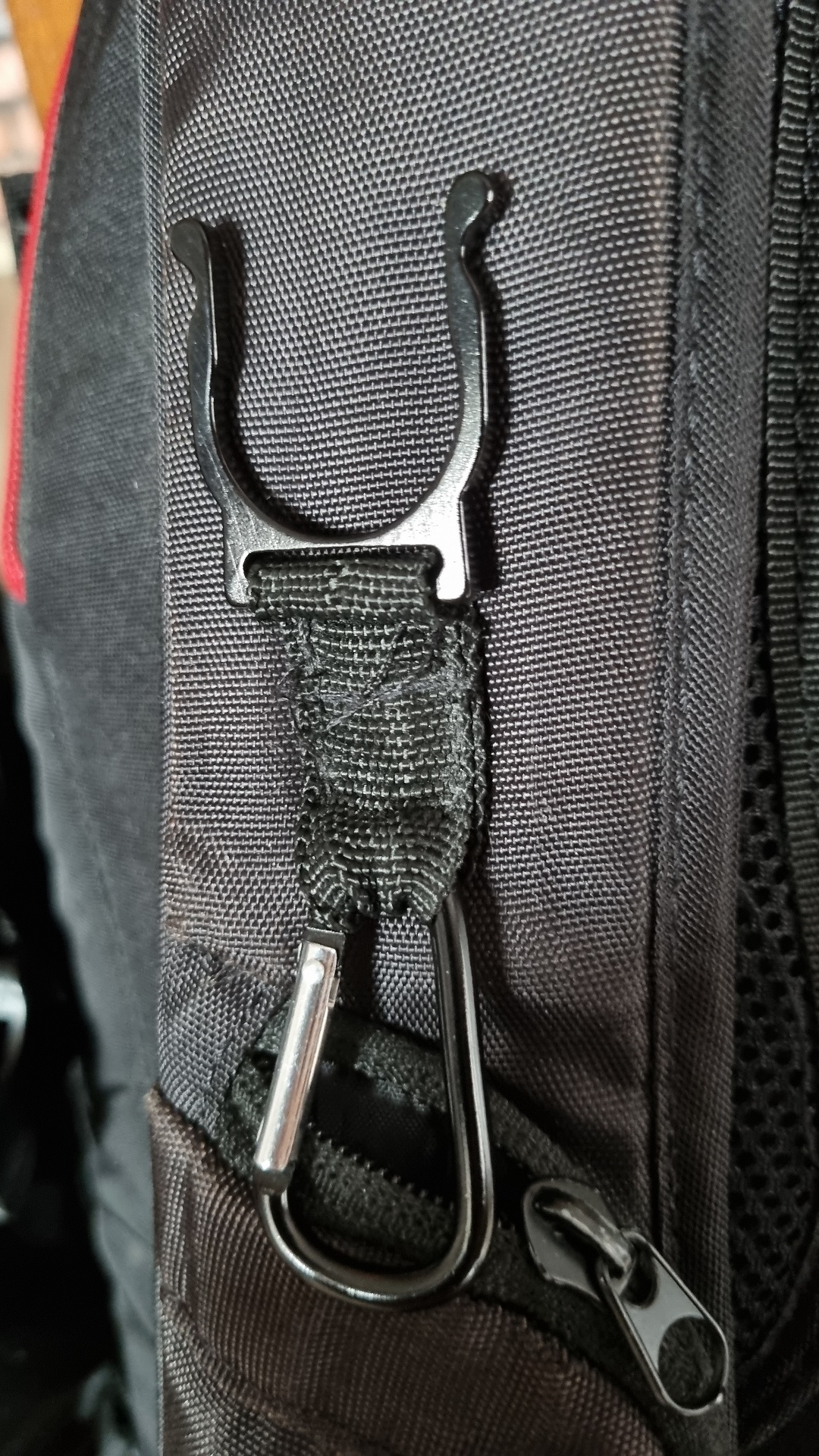 sewed part of backpacksystem to the right bigger backpack handle