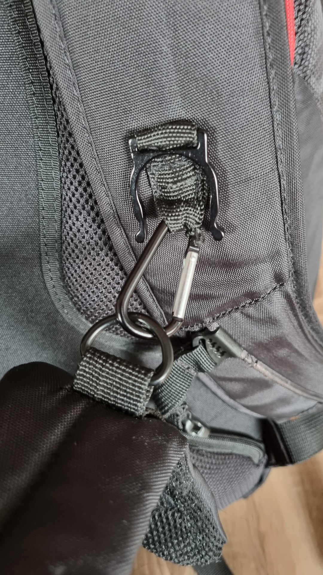 Backpacksystem - attached both backpacks to eachother - left handle